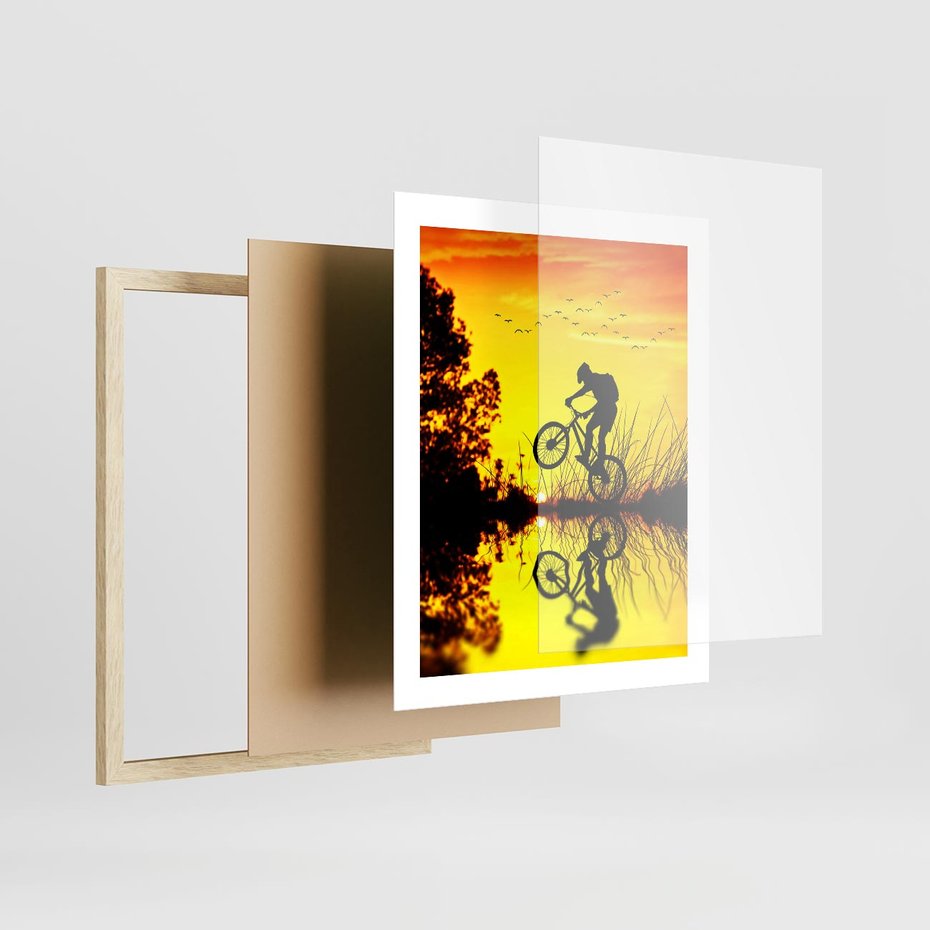 Plakat w ramie 40x50 - Rower przy zachodzie słońca - rower, zachód - rama drewno
