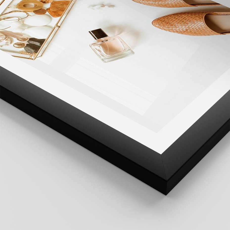 Plakat w ramie 30x40 - Elegancja w Szafie - modowa fotografia, buty - rama czarna