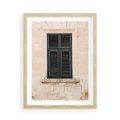 Plakat w ramie 50x70 - Urok Starego Okna z Zielonymi Okiennicami - stare okno, kamienica - rama drewno