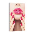 Obraz na płótnie 80x120 - Wyrażenie Piękna - paznokcie, usta