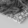 Obraz na płótnie 50x50 - Zapomniany Urok - czarno biała fotografia, stary rower oparty o mur
