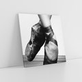 Obraz na płótnie 50x50 - Taniec Zmysłów - artystyczne zdjęcie, odcienie szarości