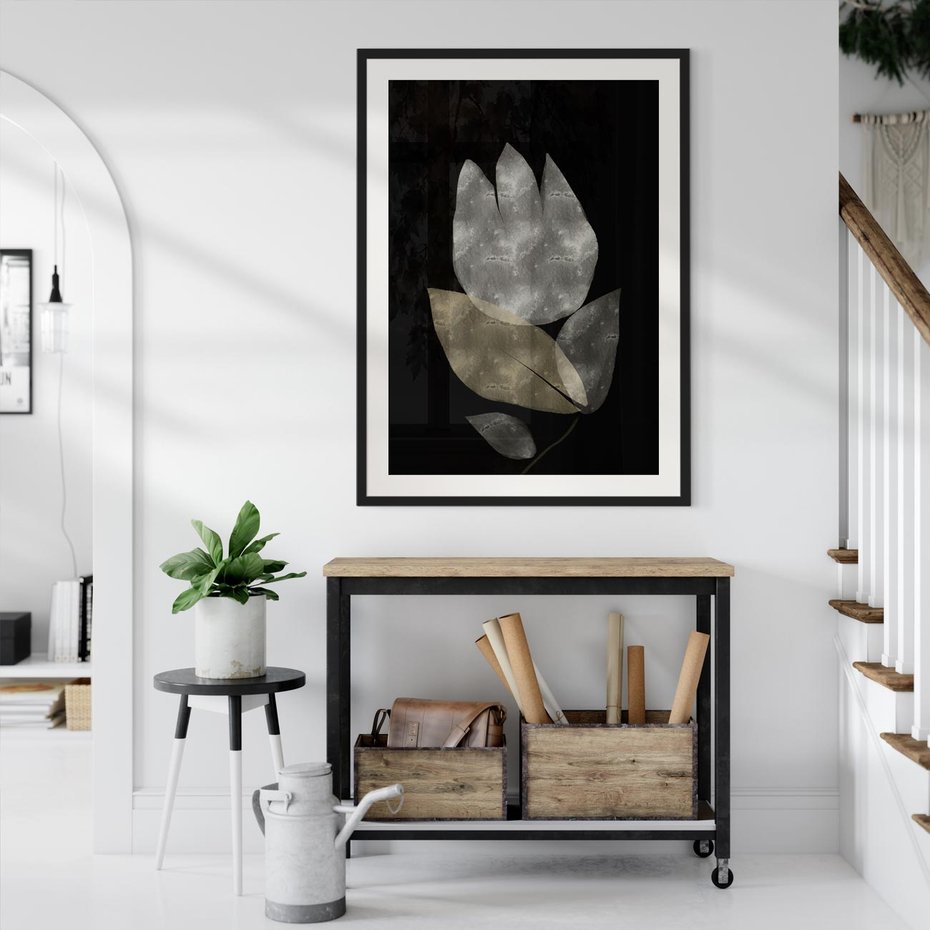 Plakat w ramie 40x50 - Nocne Uniesienia - abstrakcyjny kwiat, mroczna atmosfera - rama czarna