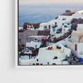 Obraz w ramie 100x70 - Biel ponad Błękitem - Santorini, białe budynki - rama biała