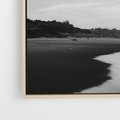 Obraz w ramie 120x80 - Nadmorska Melodia - czarno białe zdjęcie, plaża - rama drewno