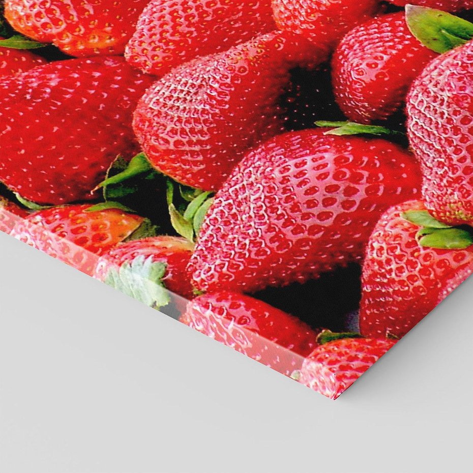 Obraz na płótnie 50x70 - Truskawki Czerwone Kropki Uczuć - truskawki, owoce