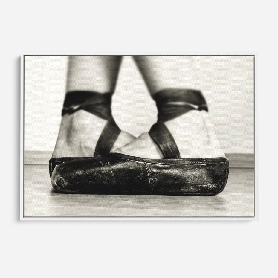 Obraz w ramie 70x50 - W Monochromatycznych Nutach - fotografia, czarno biała - rama biała