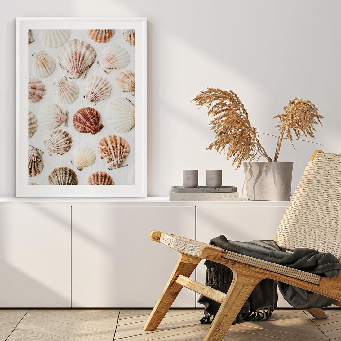 Plakat bez ramy 40x50 - Morska Delikatność: Muszelki na Białym Tle - kompozycja, morskie muszelki na białym tle