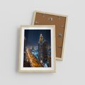 Plakat w ramie 30x40 - Nocna magia - miasto, noc - rama drewno