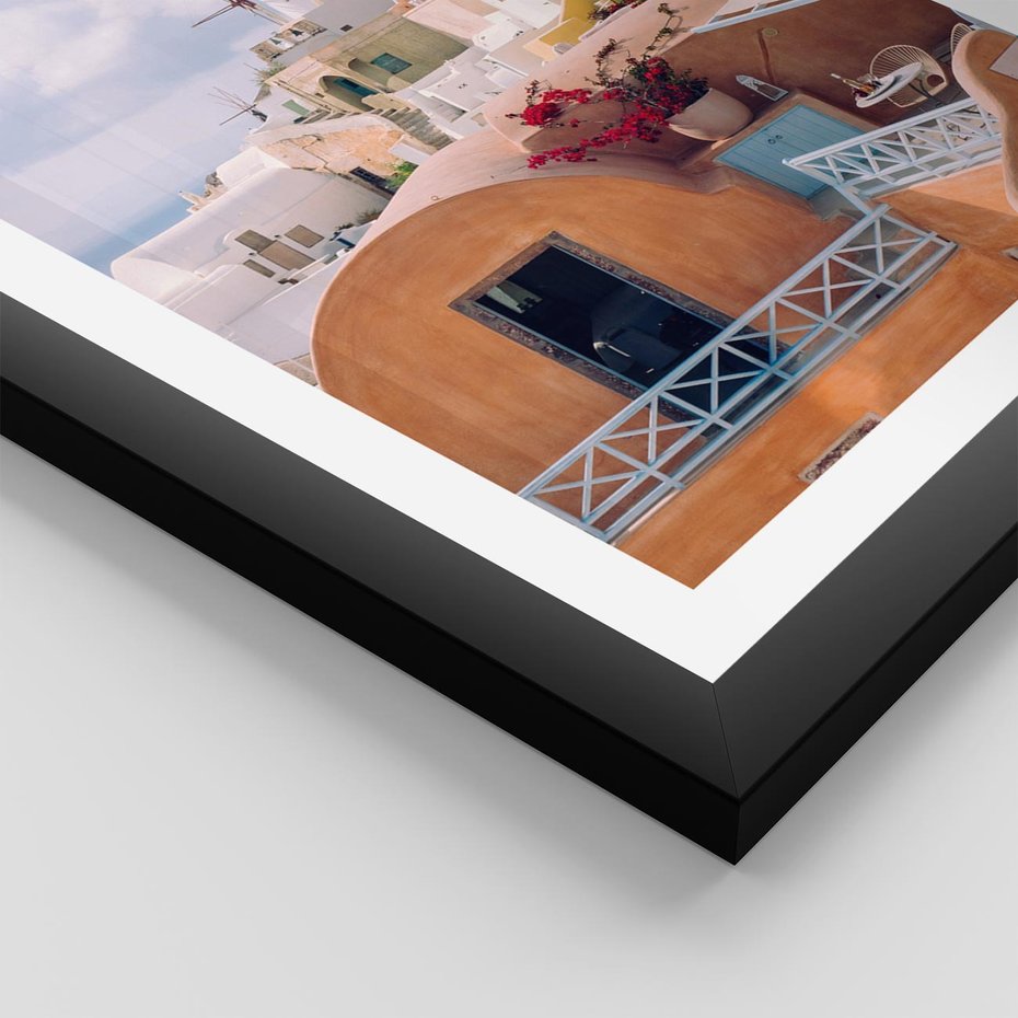 Plakat w ramie 30x40 - Błękit Morza i Białe Domki - Santorini, wyspa - rama czarna