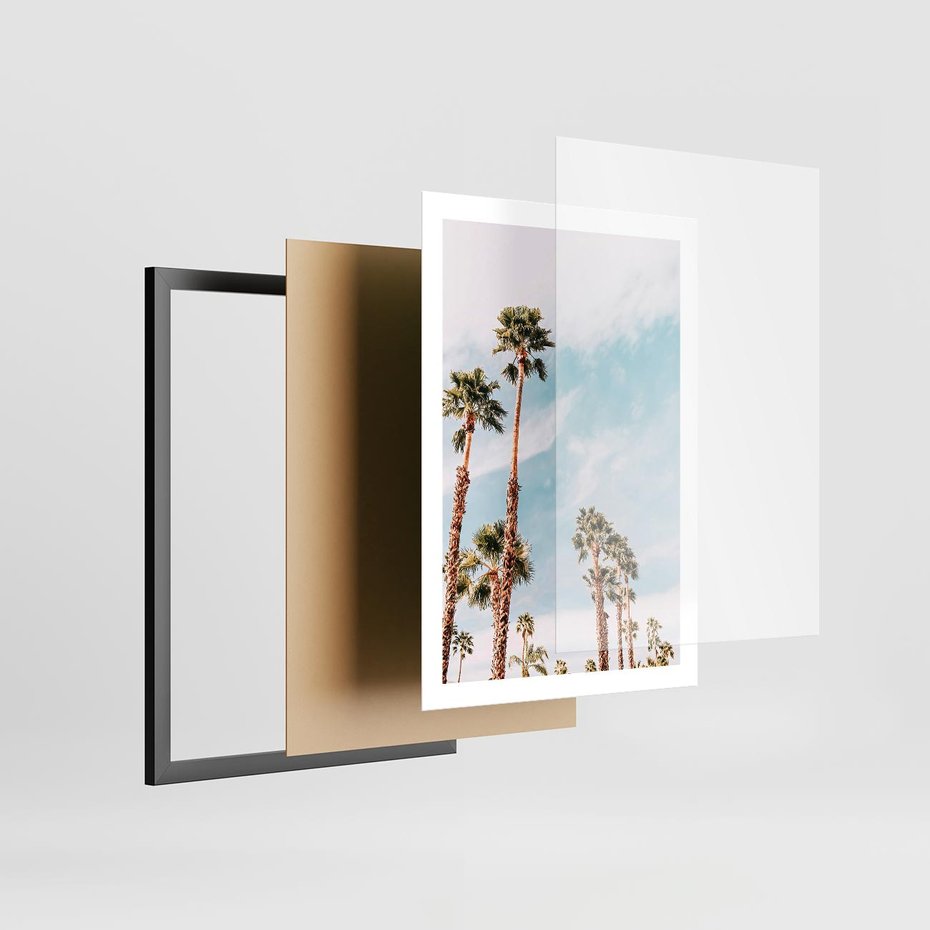Plakat w ramie 50x70 - Tropikalna Sielskość: Palmy i Błękitne Niebo - palmy na tle błękitnego nieba - rama czarna