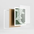 Plakat w ramie 40x50 - Migotliwe Wibracje Zieleni - zielony plakat, abstrakcja przypominająca rybę - rama biała