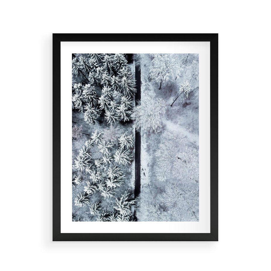 Plakat w ramie 40x50 - Ujęcie Zimowej Szosy - zima, śnieg - rama czarna