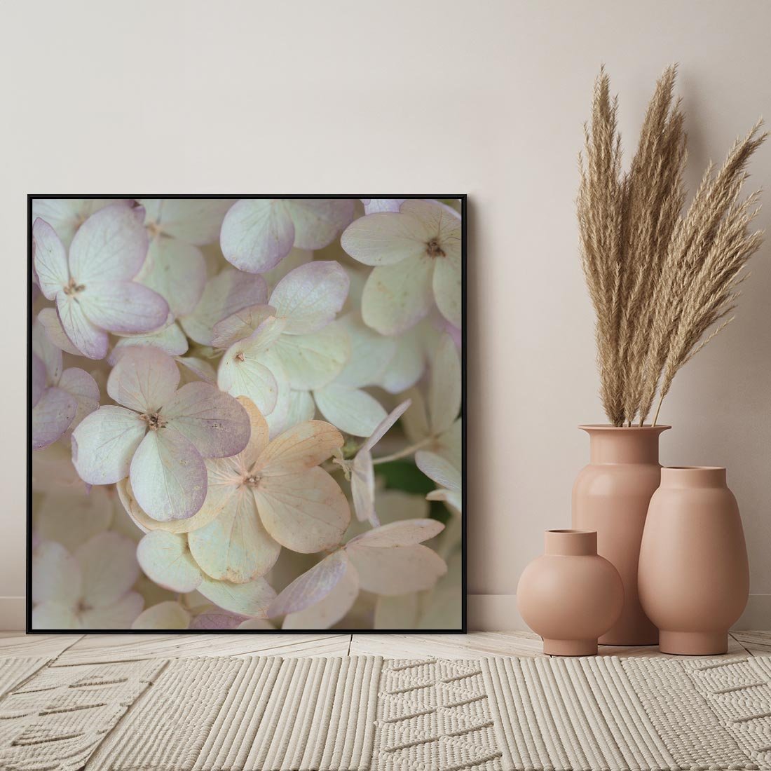 Obraz w ramie 50x50 - Kwiatowy taniec - kwiaty, hortensje - rama czarna
