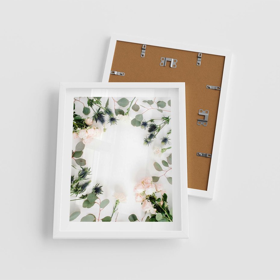Plakat w ramie 40x50 - Róże i Zielone Liście - kompozycja kwiatowa, róże - rama biała