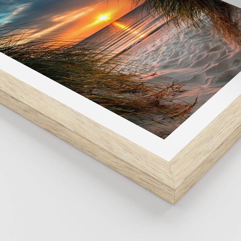 Plakat w ramie 30x40 - Magia zachodu słońca na plaży - zachód, słońca - rama drewno