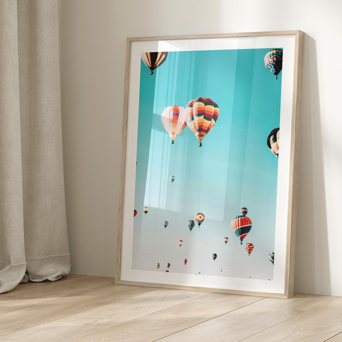 Plakat w ramie 40x50 - Balonowa Ekscytacja - balony latają w powietrzu, wyścigi balonów - rama drewno