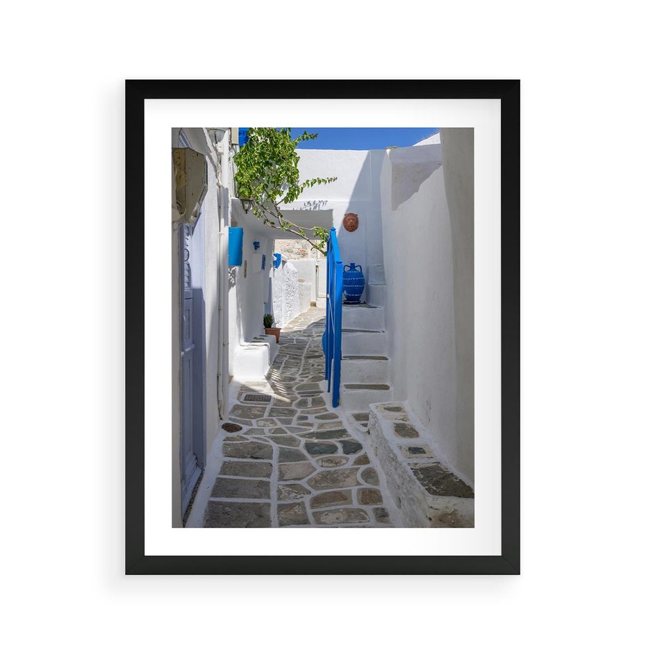 Plakat w ramie 40x50 - Uroki Santorini: Perspektywiczna Uliczka - uliczka, perspektywa - rama czarna