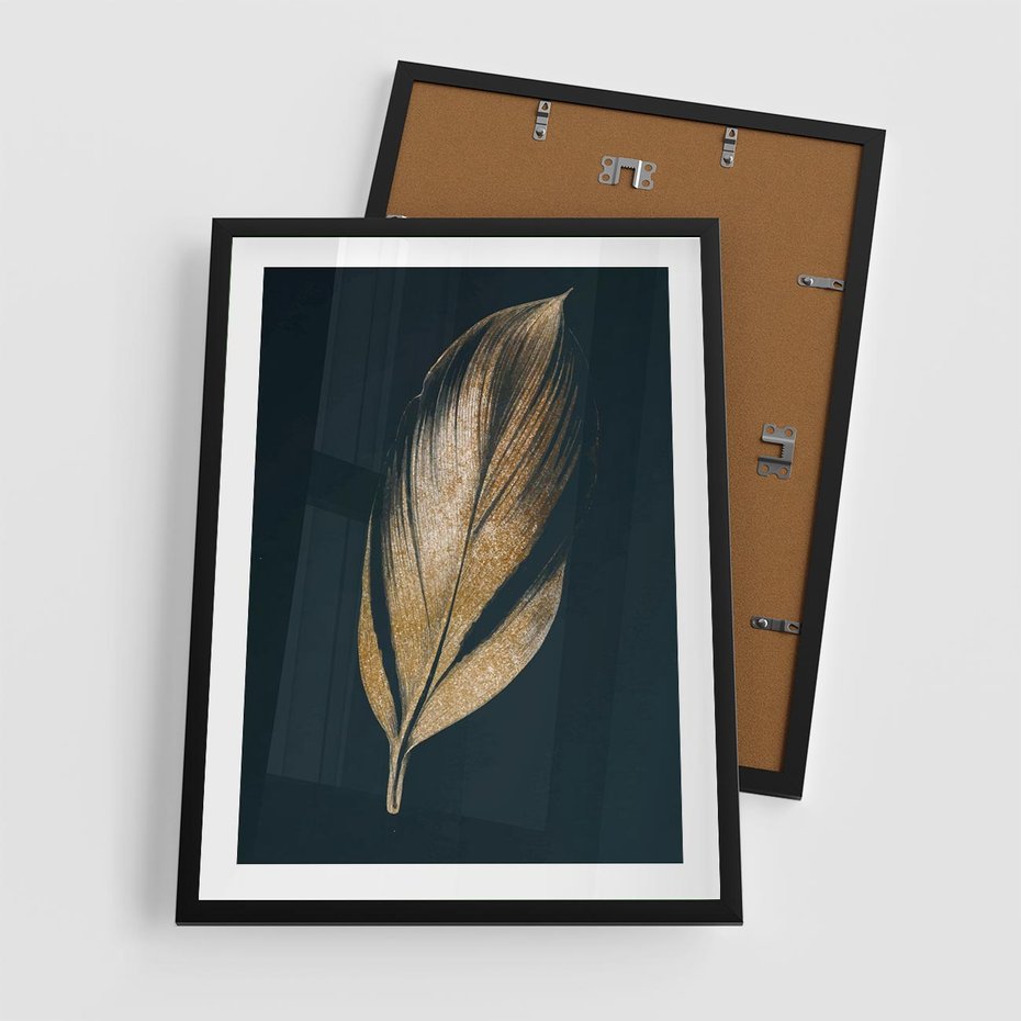 Plakat w ramie 50x70 - Mroczne Złoto - nowoczesna grafika, złoty liść na czarnym tle - rama czarna