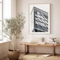 Plakat w ramie 50x70 - Architektura Przyszłości: Czarno-Białe Ujęcie - nowoczesna architektura, czarno białe zdjęcie - rama drewno