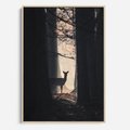 Obraz w ramie 50x70 - Sarnie Skoki - zdjęcie, klimatyczny las - rama drewno
