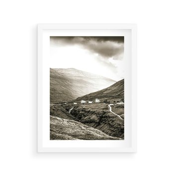 Plakat w ramie 40x50 - Domki w Górach - czarno biała fotografia, górski pejzaż - rama biała
