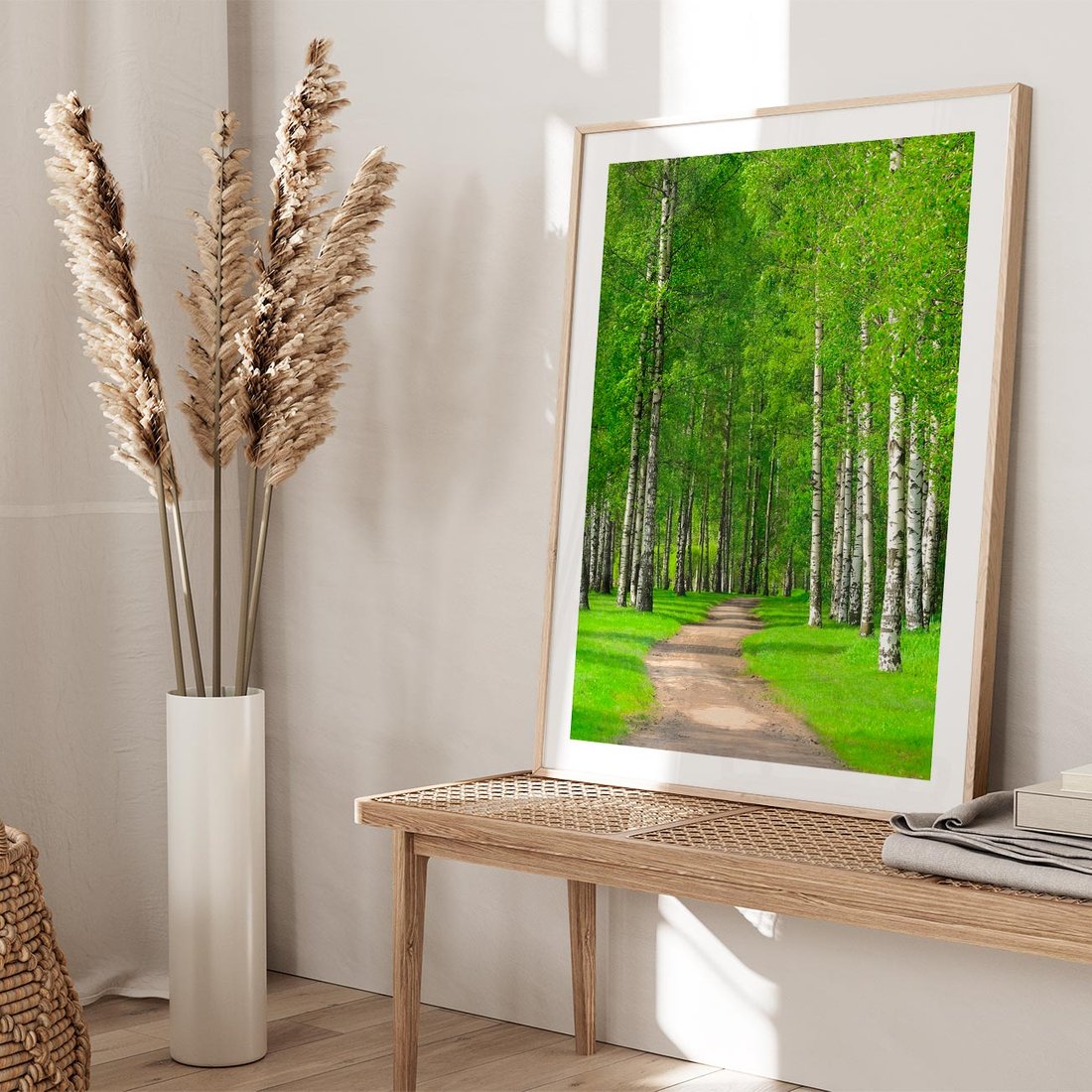 Plakat w ramie 50x70 - Spacer Ścieżką w Urokliwym Lesie - las, ścieżka - rama drewno