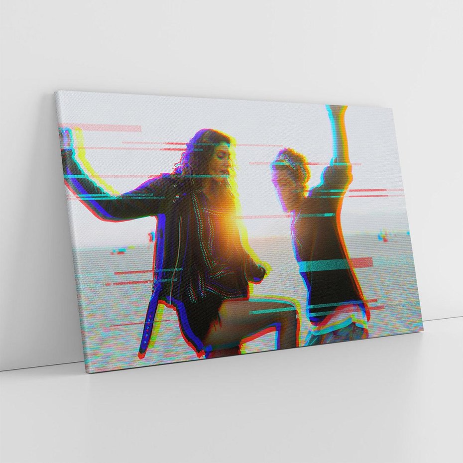 Obraz na płótnie 70x50 - Taniec tęsknot - zdjęcie w stylu retro, dodane kolorowe akcenty