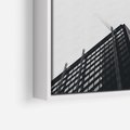 Obraz w ramie 70x100 - Nowoczesna Dynamika - perspektywa, wieżowce - rama biała