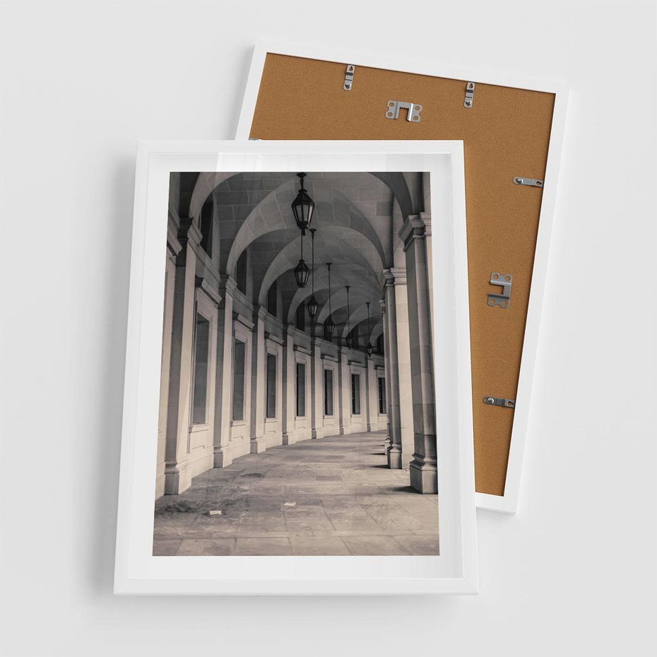 Plakat w ramie 50x70 - Kolumny Elegancji - architektura, kolumny - rama biała