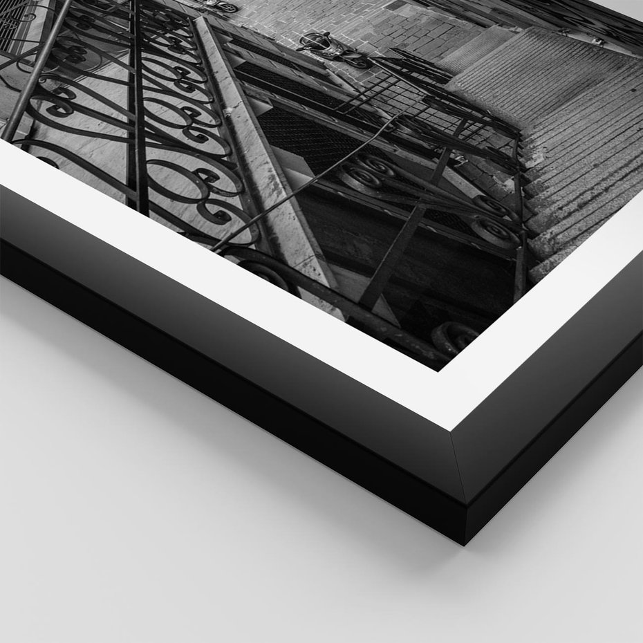Plakat w ramie 50x70 - Magiczne spacery - uliczka, perspektywa - rama czarna
