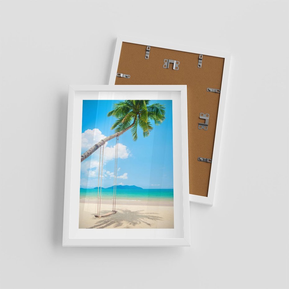 Plakat w ramie 30x40 - Hawajska palma i huśtawka na plaży - palma, huśtawka - rama biała