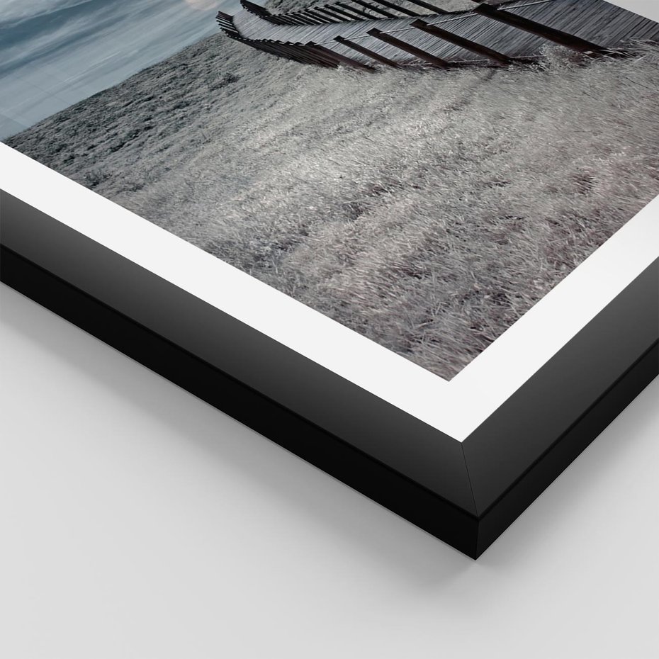 Plakat w ramie 30x40 - Burzowy pomost na plaży - plaża, pomost - rama czarna