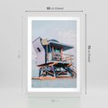 Plakat w ramie 50x70 - Plażowa Kolorystyka: Budka Ratownika w Pastelach - pastelowa budka ratownika, plaża Miami - rama biała