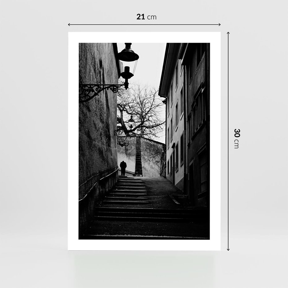 Plakat bez ramy 21x30 - Ukryta Uliczka - czarno białe zdjęcie, schody
