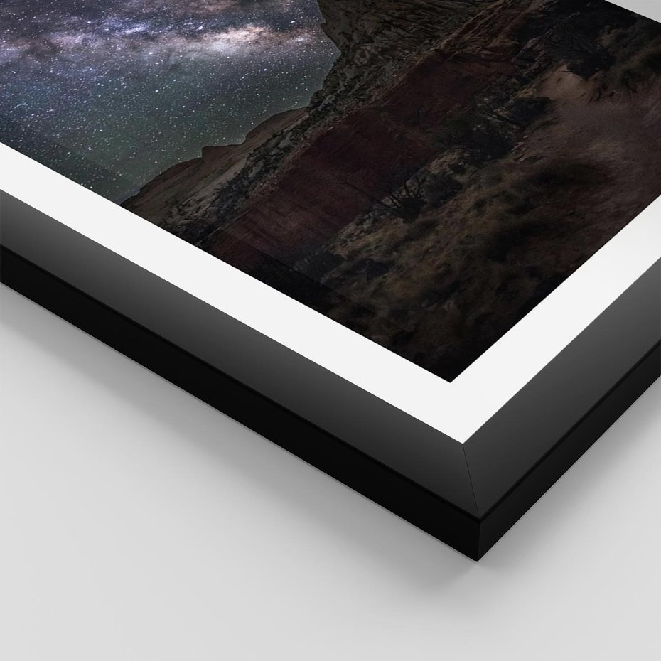 Plakat w ramie 30x40 - Gwiaździsta Noc na Pustyni - noc na pustyni, gwiździste niebo - rama czarna