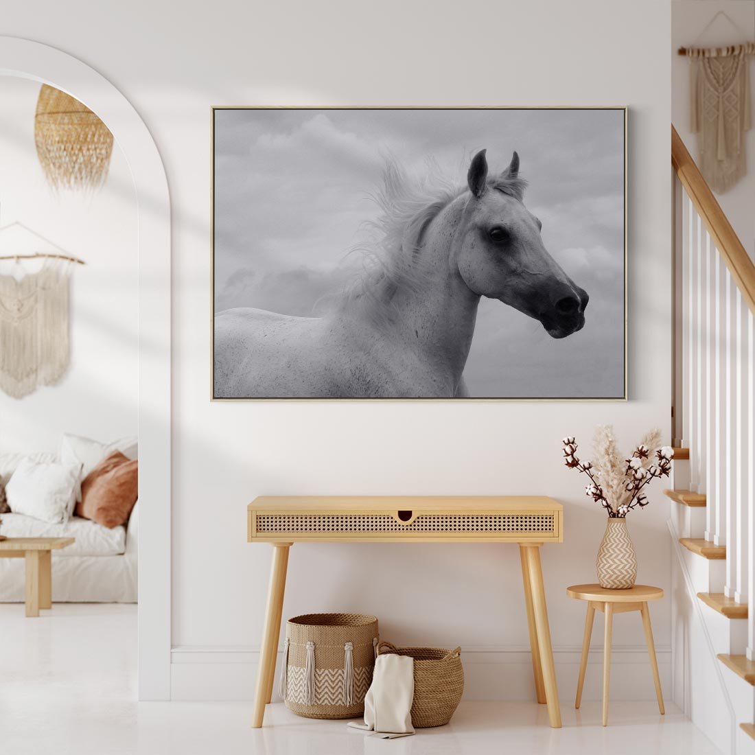 Obraz w ramie 120x80 - Moc i Wolność - czarno biała fotografia, biały - rama drewno