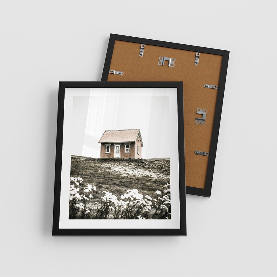 Plakat w ramie 40x50 - Krajobraz z Przeszłości: Kwitnąca Łąka w Sepii - domek na wzgórzu, kwitnąca łąka - rama czarna