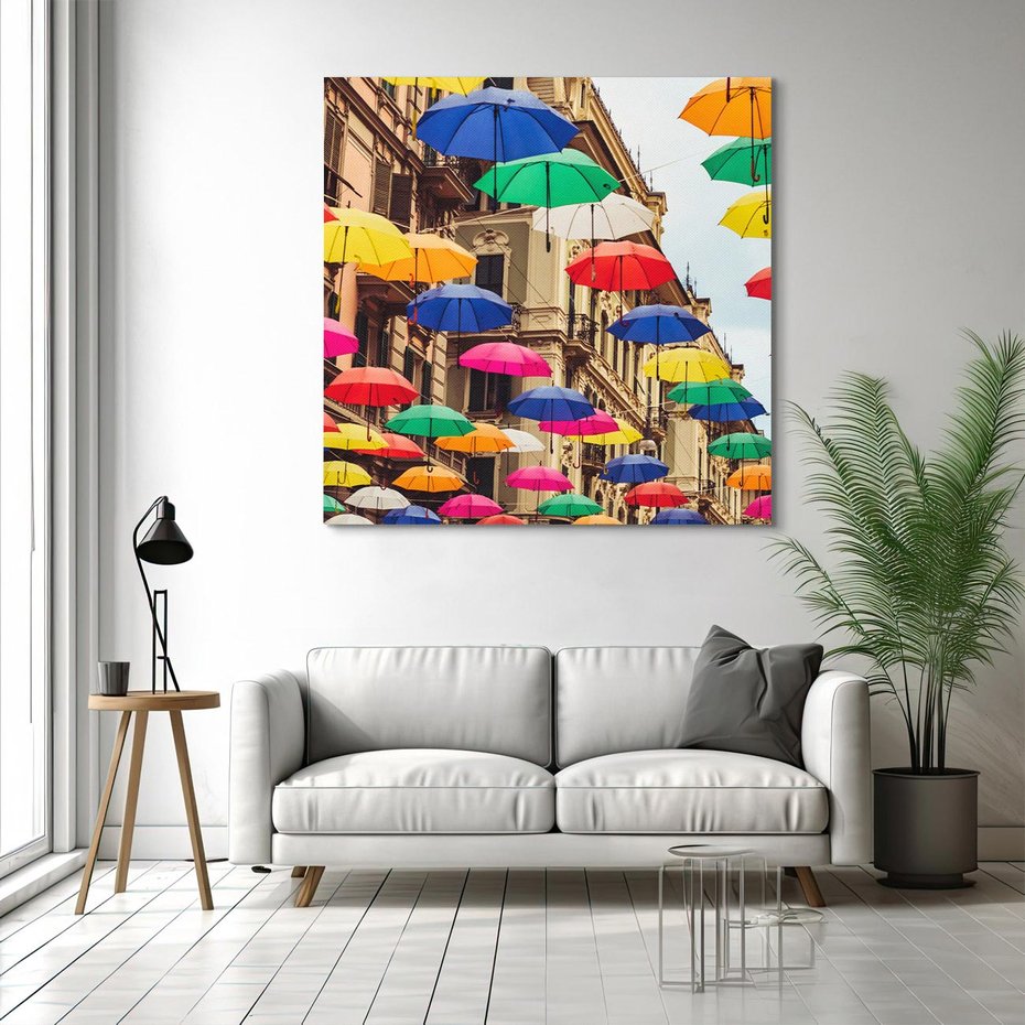 Obraz na płótnie 60x60 - Barwna symfonia wyobraźni - fotografia, kolorowe parasolki podwieszone nad ulicą