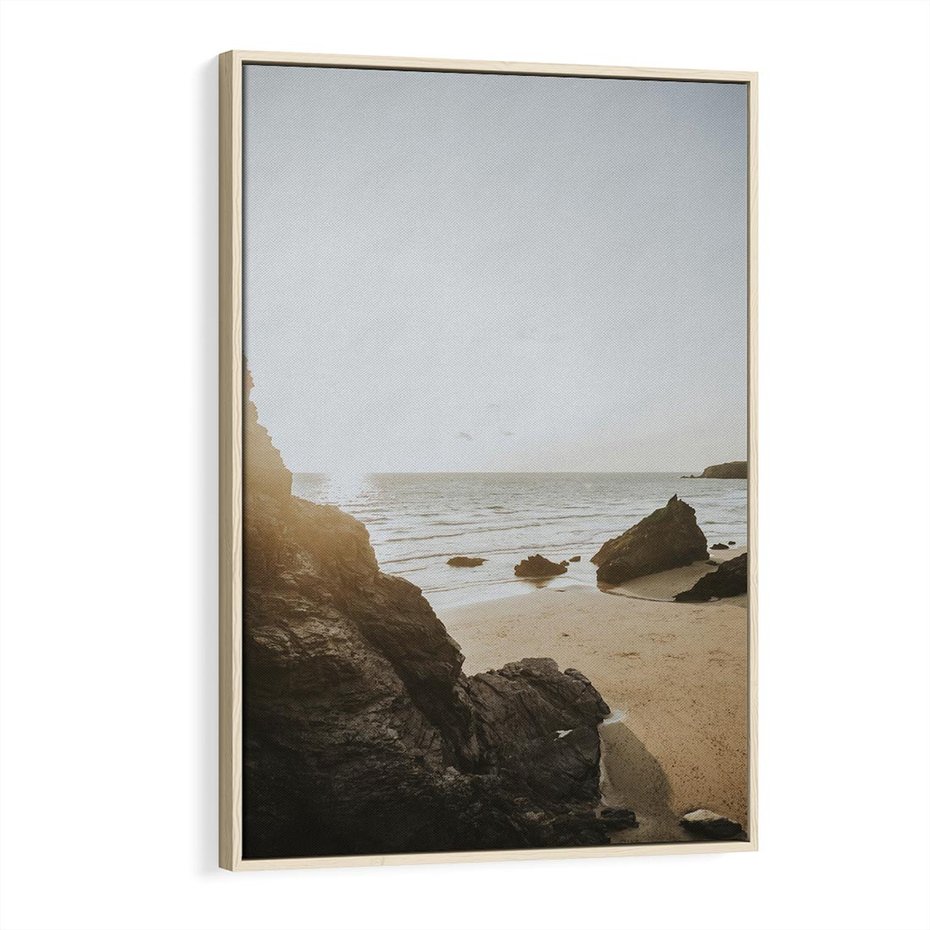 Obraz w ramie 80x120 - Magia Wieczornego Spokoju - plaża, zachód - rama drewno