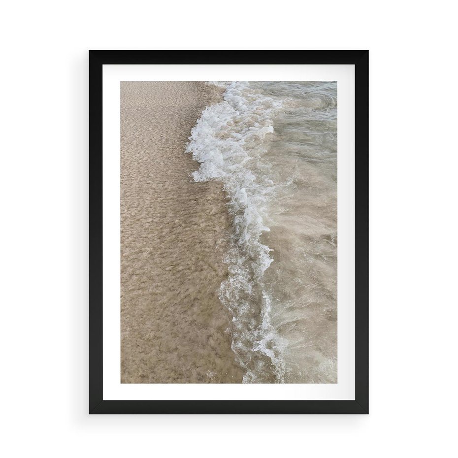 Plakat w ramie 50x70 - Fale Morza na Piasku - plaża, morze - rama czarna