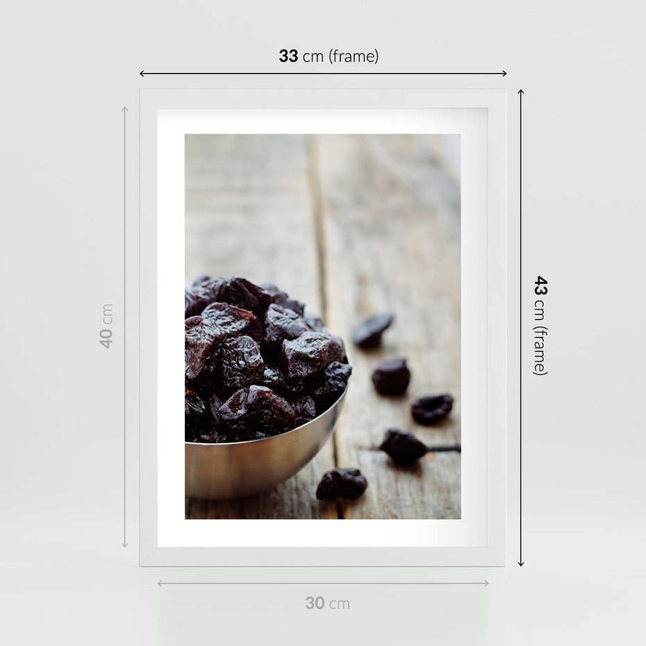 Plakat w ramie 30x40 - Smakowite rodzynki na talerzu - rodzynki, jedzenie - rama biała