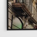 Obraz w ramie 70x100 - Magiczne Spacery - hotel, uliczka - rama czarna
