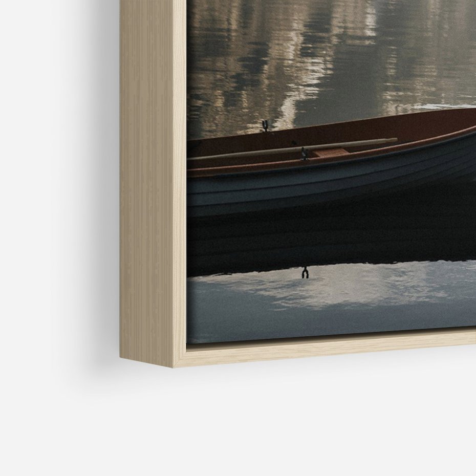 Obraz w ramie 50x70 - Refleksje Natury - morze, łódka - rama drewno