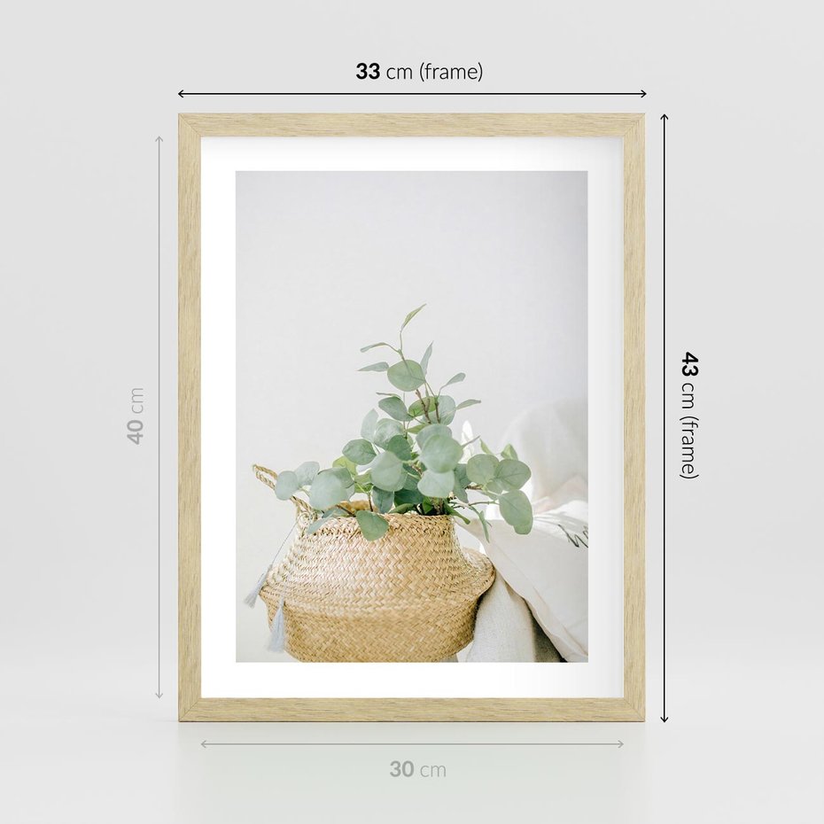 Plakat w ramie 30x40 - Eukaliptusowa Świeżość - eukaliptus, liście w koszu z wikliny - rama drewno