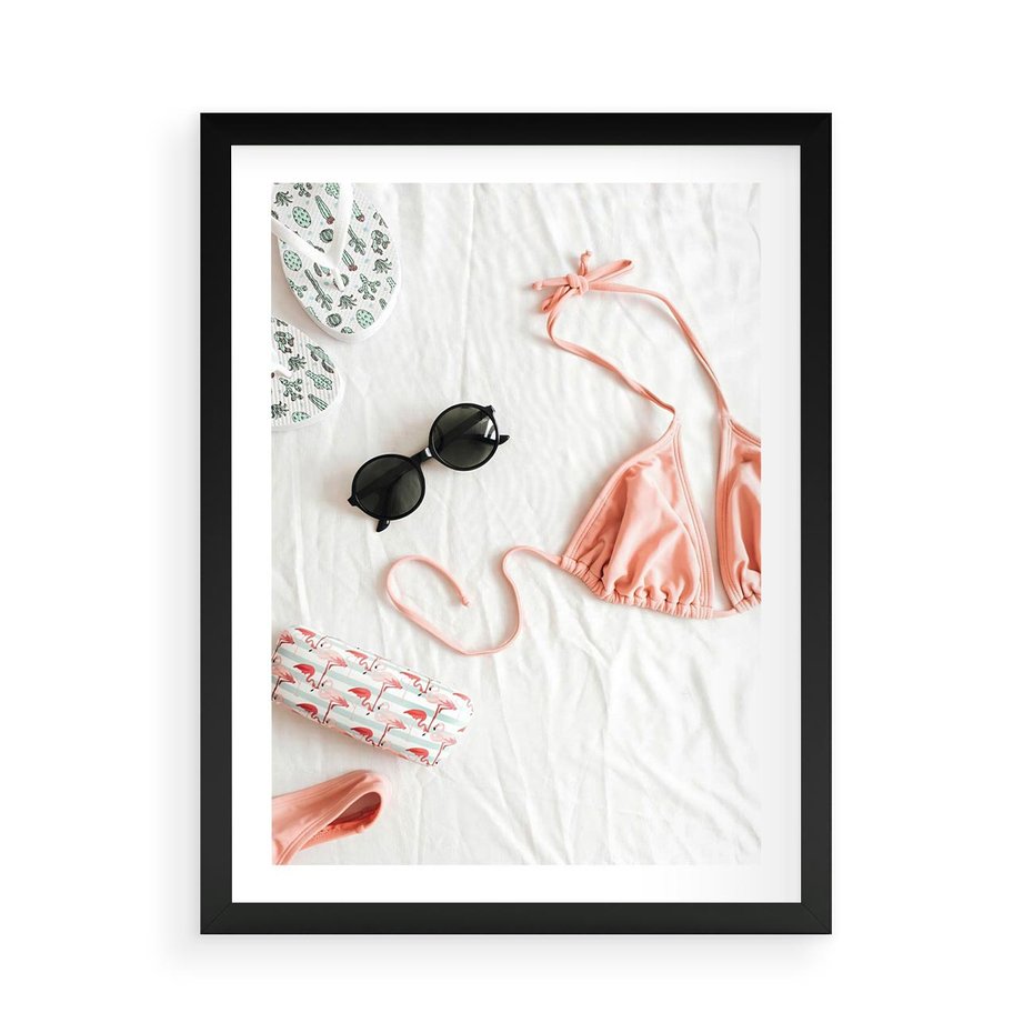 Plakat w ramie 50x70 - Letnia Elegancja na Plaży - kompozycja, elementy stroju na plażę - rama czarna