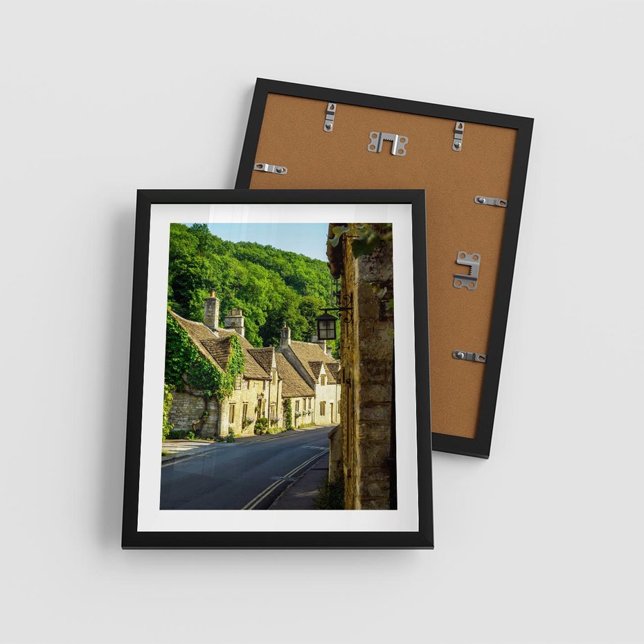 Plakat w ramie 40x50 - Odkryj tajemnice miasta - uliczka, perspektywa - rama czarna