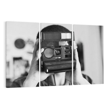Obraz na płótnie 120x80 - Mężczyzna za Aparatem - czarno białe zdjęcie, portret