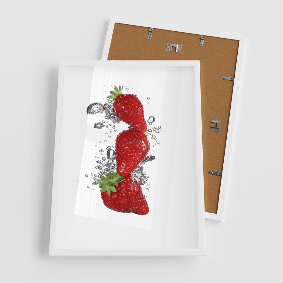 Plakat w ramie 50x70 - Aromatyczne truskawki w pełnym rozkwicie - truskawki, owoce - rama biała