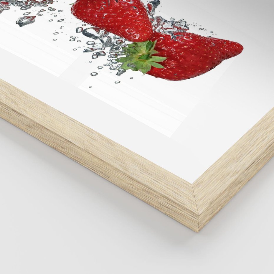 Plakat w ramie 40x50 - Aromatyczne truskawki w pełnym rozkwicie - truskawki, owoce - rama drewno
